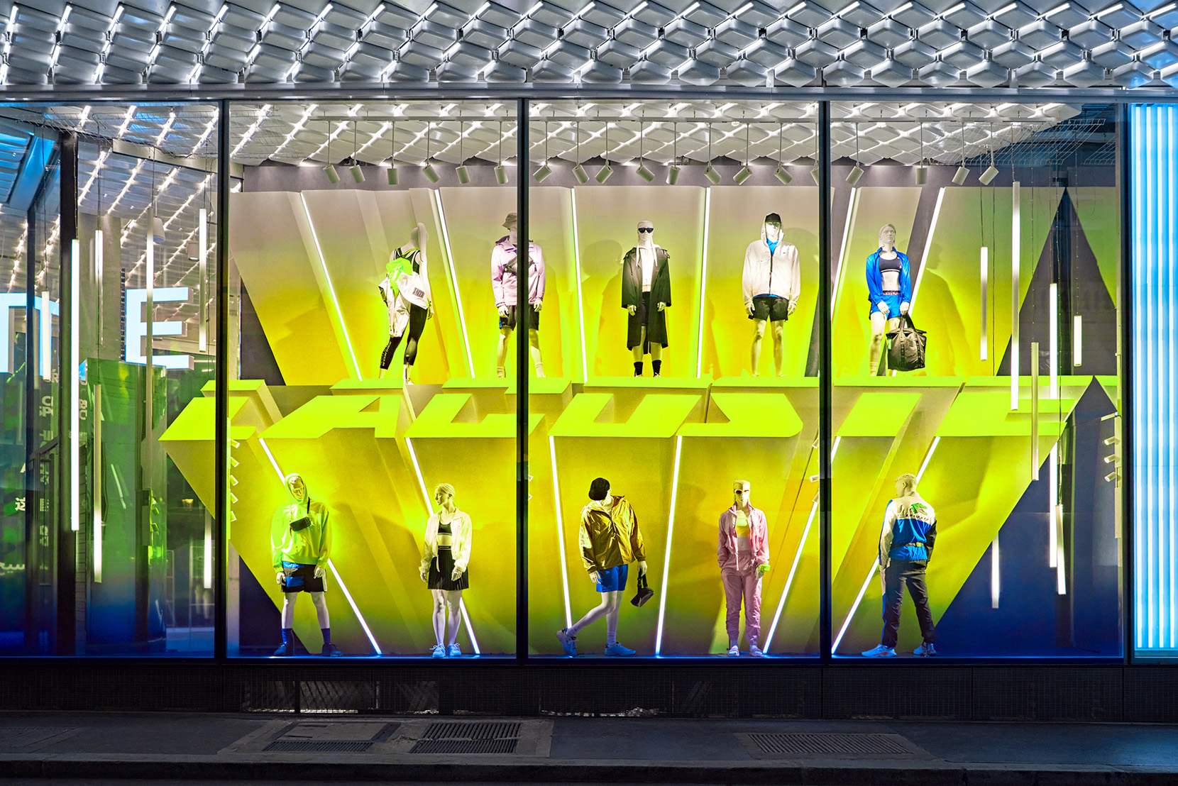 Lacoste Arena in Paris_Hans Boodt Mannequins