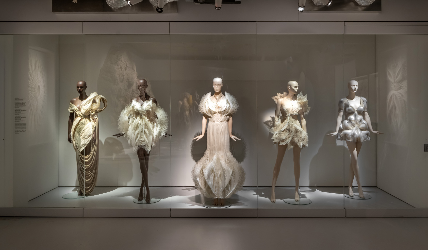 Sculpting the Senses by Iris van Herpen - Hans Boodt Mannequins